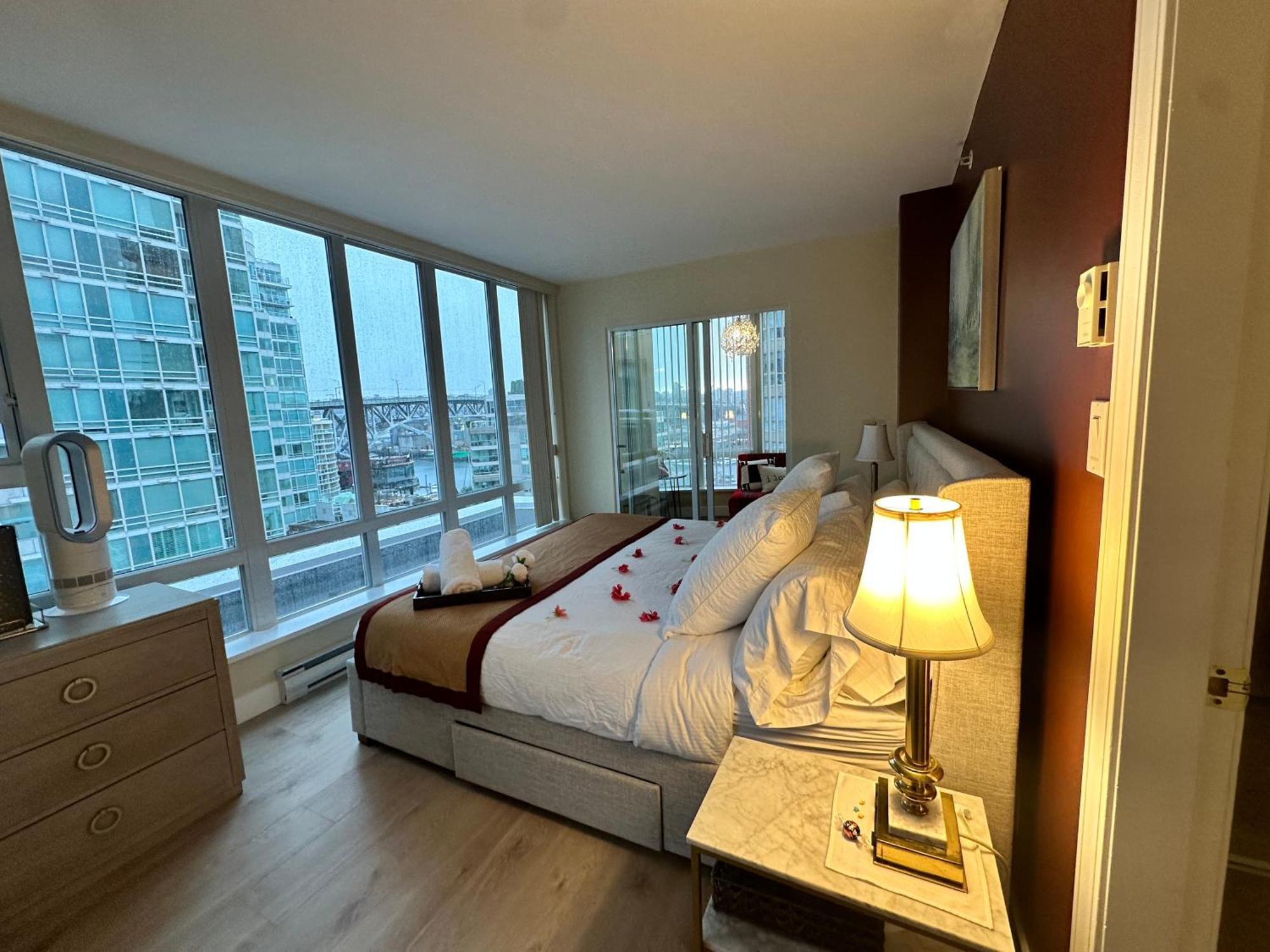 Penthouses Of Beach Ave Vancouver Esterno foto