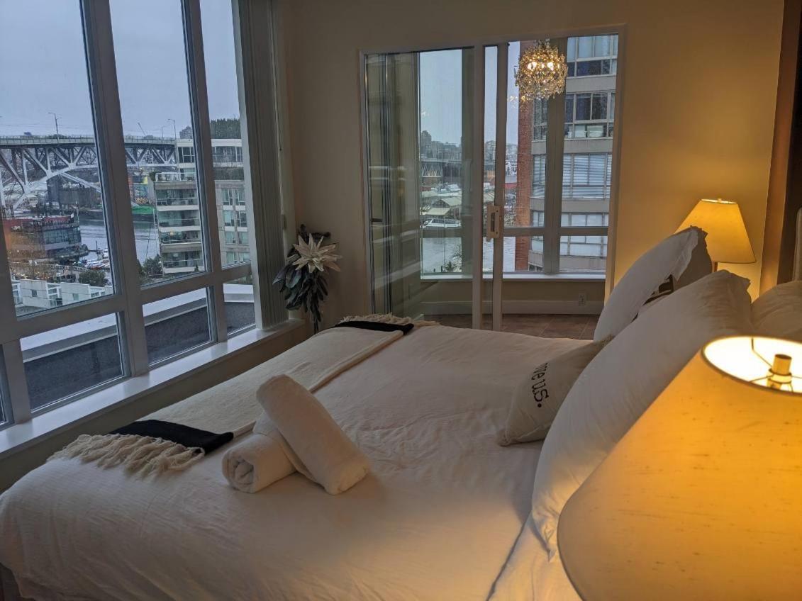 Penthouses Of Beach Ave Vancouver Esterno foto