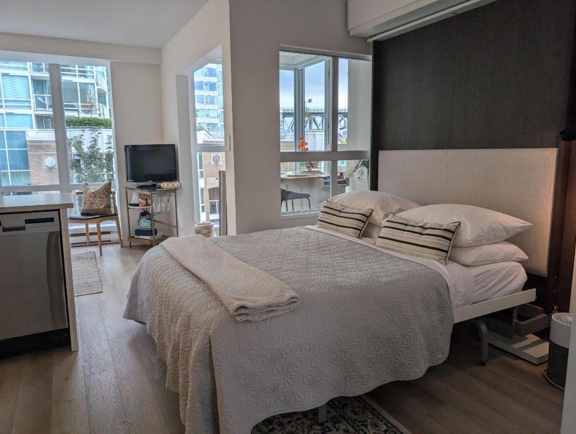 Penthouses Of Beach Ave Vancouver Esterno foto