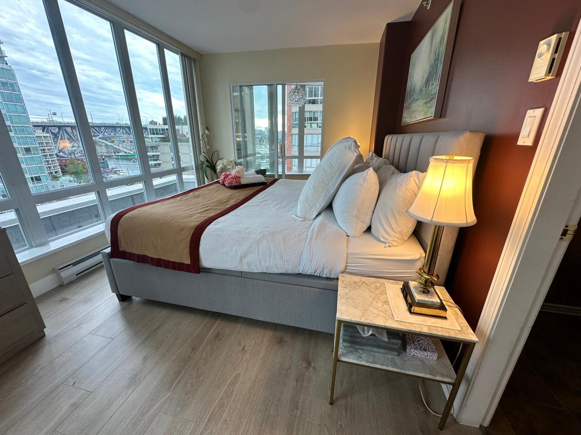 Penthouses Of Beach Ave Vancouver Esterno foto